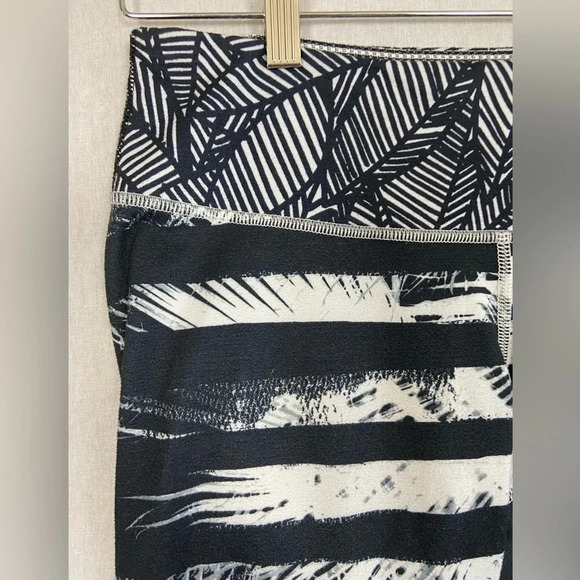 Lululemon Athletica Wunder Under Crop II Full-On Luon  Medium Rise Sz 6 - Picture 6 of 12